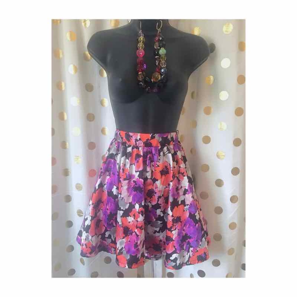 Size Large floral Print w tulle skirt
